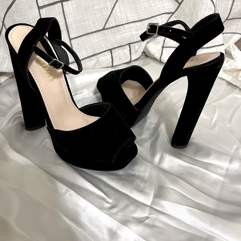 Platform pumps/heels